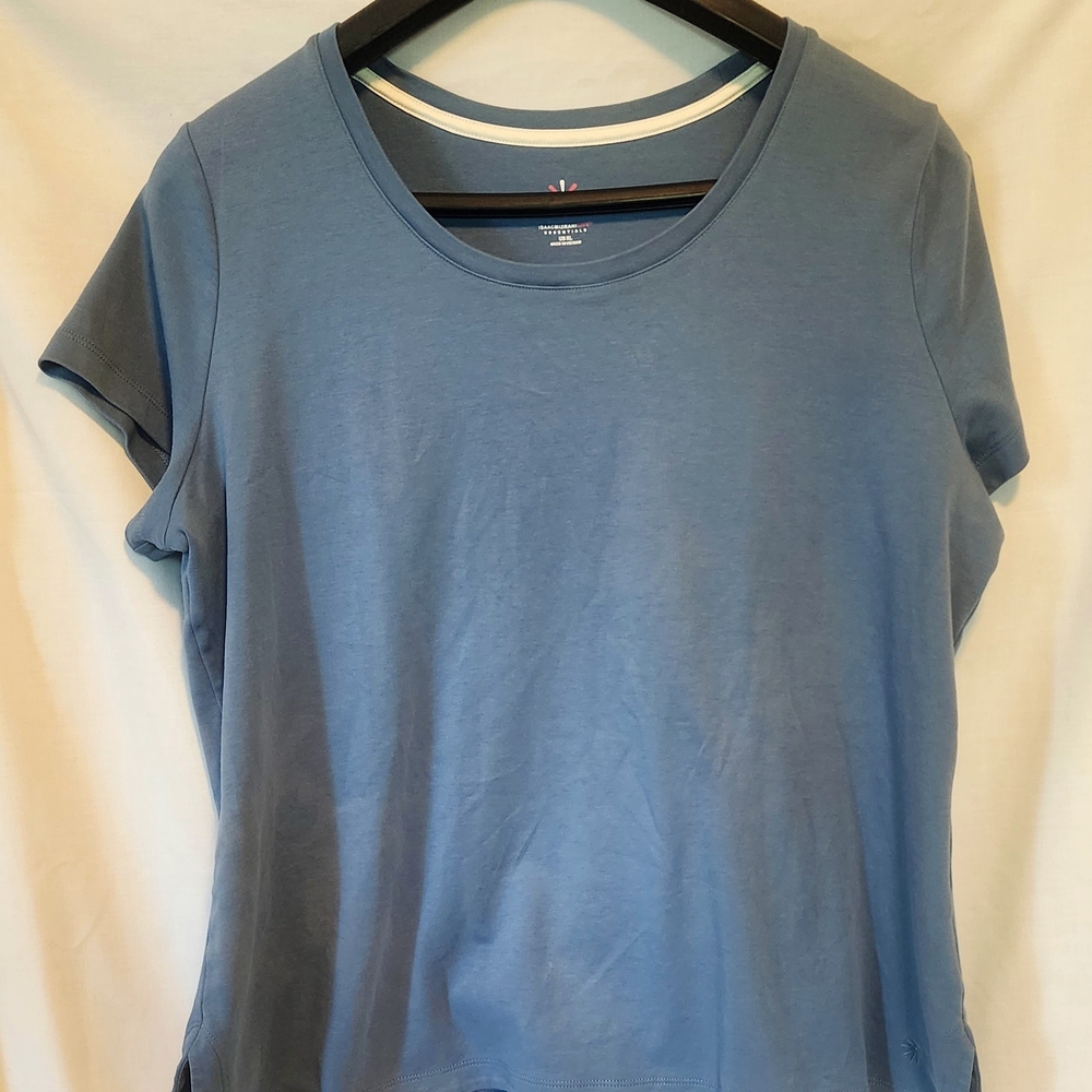 Isaacc Mizrahi Women's Blue T-Shirt